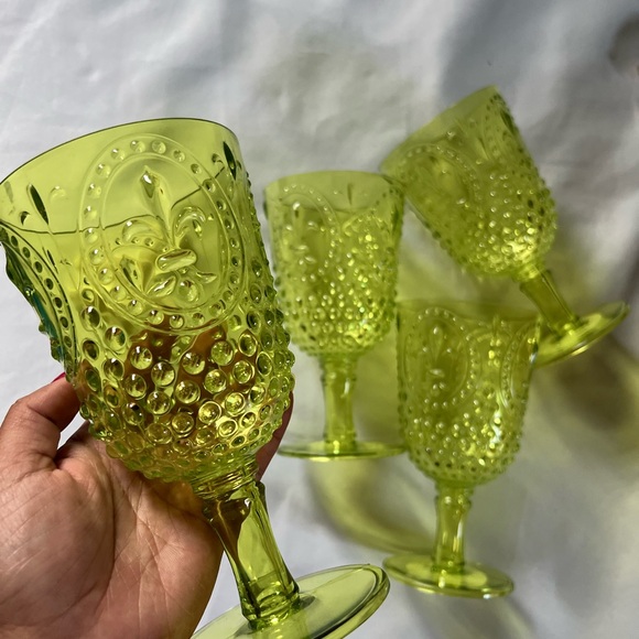Debutante Glass Goblet, Set of 4, 10 Ounce, lime green - Picture 2 of 10